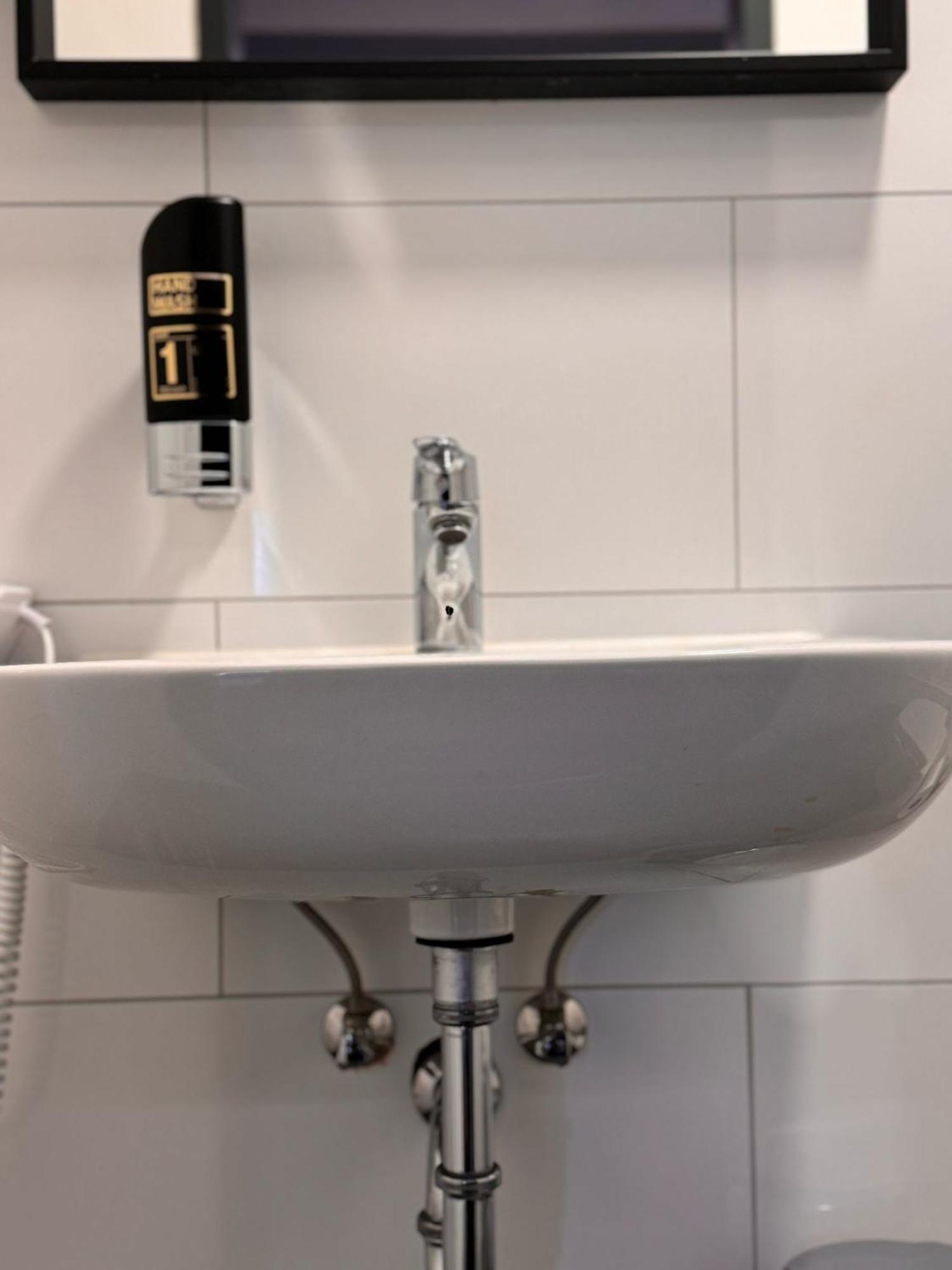 Check-in Hamburg Hotel Bagian luar foto
