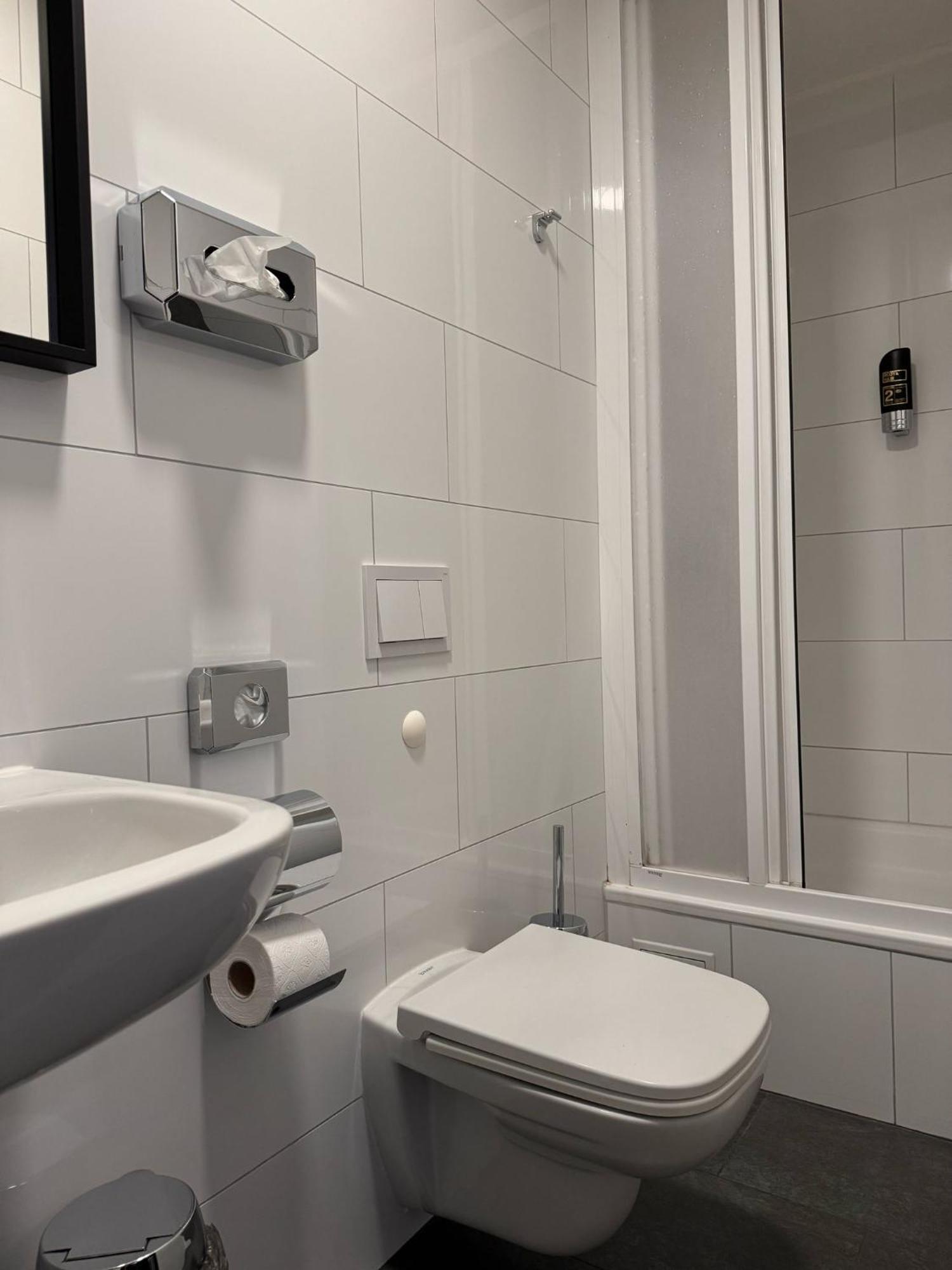 Check-in Hamburg Hotel Bagian luar foto